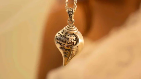 Shri Krishna Shankha Pendant with Chain
